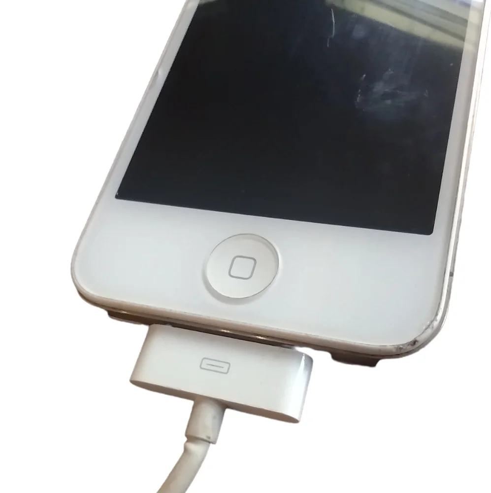 White Apple iPhone 4S Jailbroke & Carrier Unlocked with Charging Cord